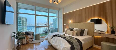 3 chambres, bureau, fer et planche Ă  repasser, lit parapluie