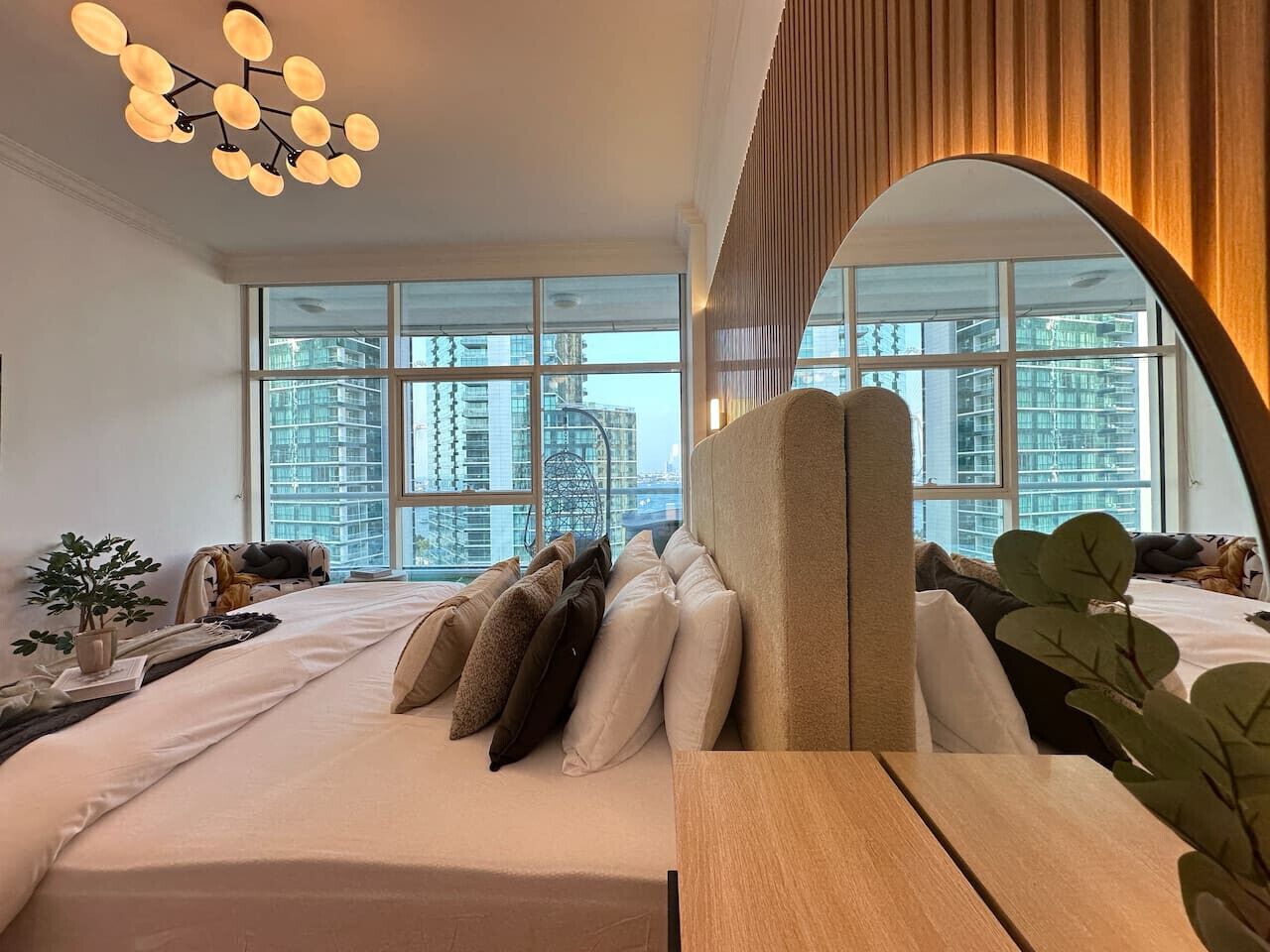 3 chambres, bureau, fer et planche à repasser, lit parapluie