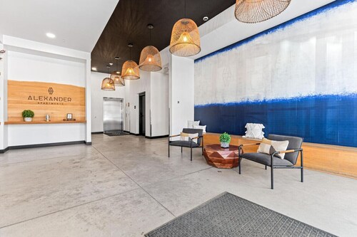 Sleek & Urban 1 Bed 1 Bath with Gym, Wi-fi & Patio
