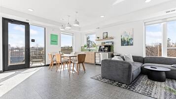 Een smart-tv en een stereo