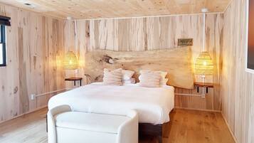 Cabana de luxe, cuina, vistes al jardí | Matalassos d'escuma viscoelàstica i wifi gratuïta