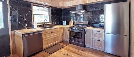 Luxury Cabin, Kitchen, Garden View | Private kitchen | Cookware/dishes/utensils