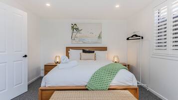 3 bedrooms, iron/ironing board, WiFi, bed sheets