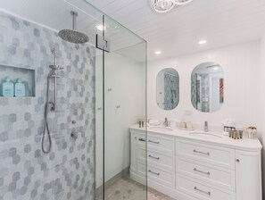 Hair dryer, soap, shampoo, toilet paper - Slow M’Ocean Cabarita - Pet Friendly (Tweed)