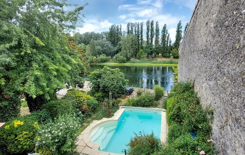 Maison piscine vue rivière
