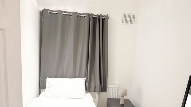 Room - 3 Bedroom in Northolt by Stayfolk (Northolt)