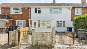 Exterior - 3 Bedroom in Northolt by Stayfolk (Northolt)
