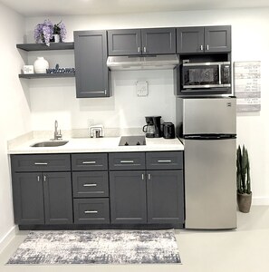 Fridge, microwave, stovetop, cookware/dishes/utensils