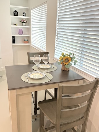 Dining. Cozy Studio in a Gated Community on Lake Conroe
