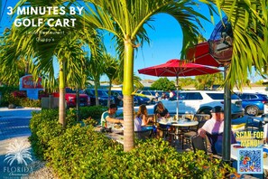 Outdoor dining - 4bd Duplex 1 blk from bch, pool Hot Tub, golf cart (Indian Rocks Beach)