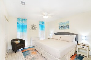 4 dormitorios, tabla de planchar con plancha, cuna de viaje