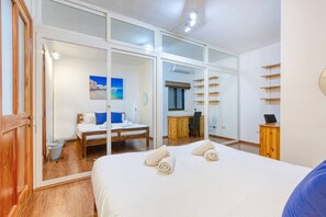 5 bedrooms, desk, iron/ironing board, free WiFi