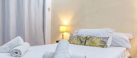 5 bedrooms, desk, iron/ironing board, free WiFi