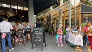 Outdoor dining - Vive Roma CDMX (Ciudad de México)