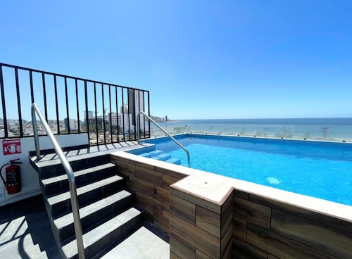 Near the Malecón: Roof Pool & Work Space