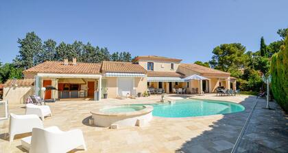 Amazing home in Cabriès with private swimming pool, can be inside or outside