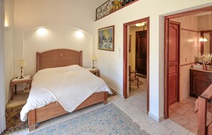4 bedrooms, free WiFi - Awesome home in Cabriès with private swimming pool, can be inside or outside (Cabriès)