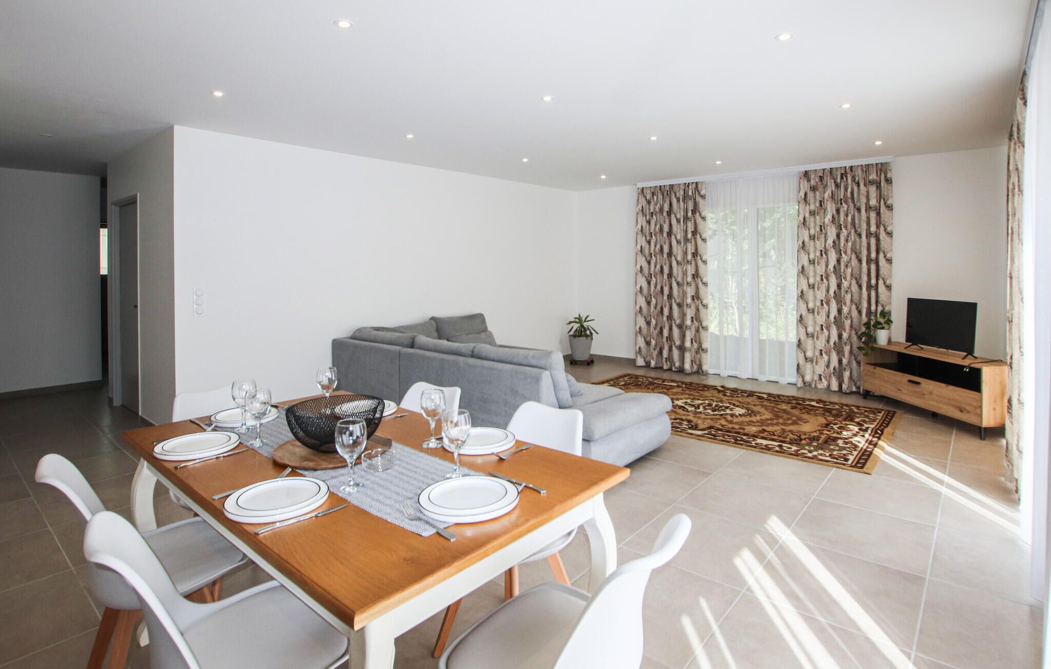 Gorgeous Home In Die With House A Mountain View - Die