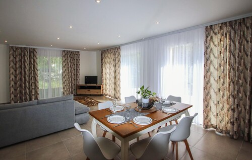 Gorgeous home in Die with house a mountain view