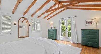 Monte Sagrado - Exceptional Charm in Montecito Lower Village