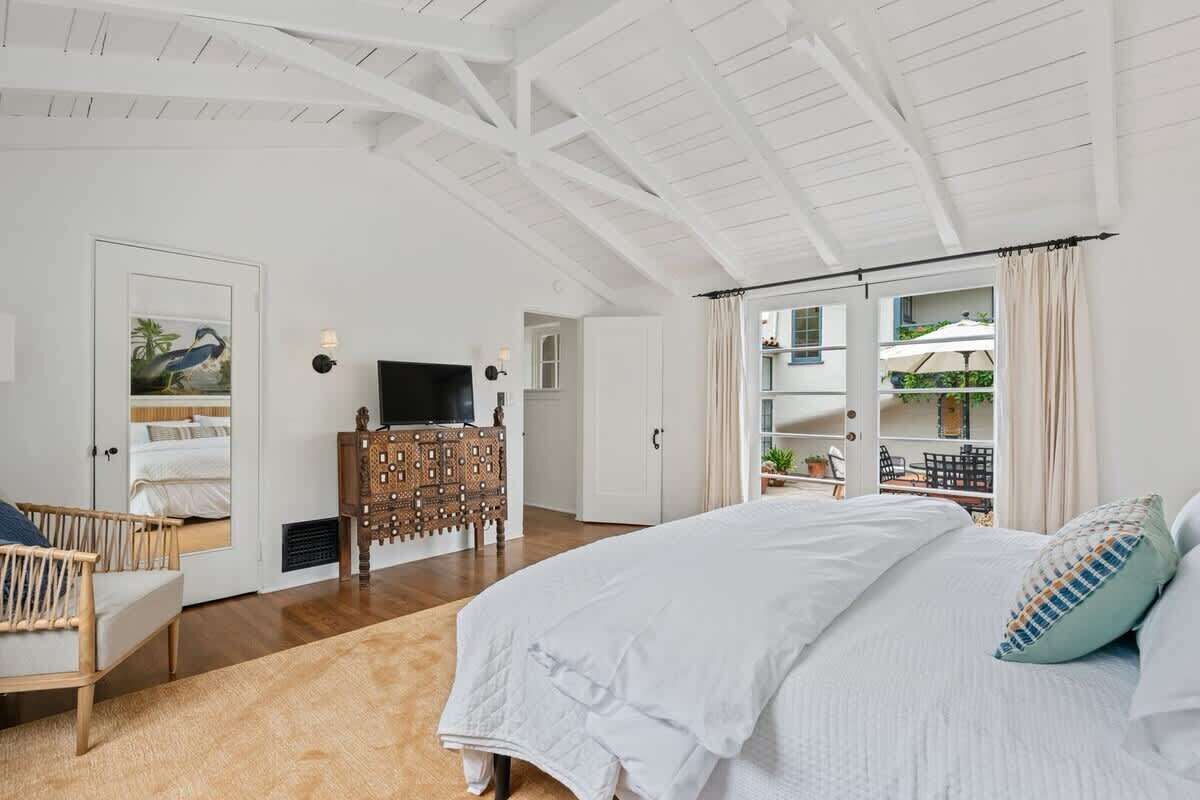 3 bedrooms, desk, iron/ironing board, WiFi