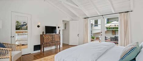 3 bedrooms, desk, iron/ironing board, WiFi