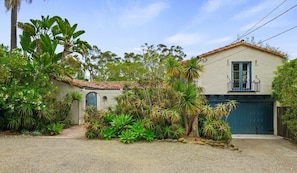 A house with a tiled roof, a balcony, and a garage. - Monte Sagrado (Montecito)