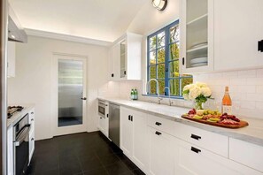 Coffee/tea maker, fridge, microwave, oven