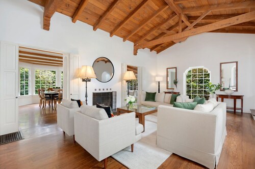 Monte Sagrado - Exceptional Charm in Montecito Lower Village