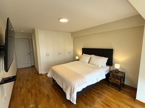 1 habitación, tabla de planchar con plancha, wifi y ropa de cama 