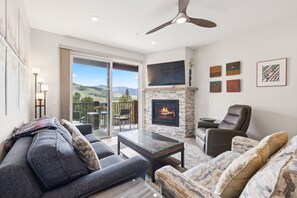 Télévision, cheminée