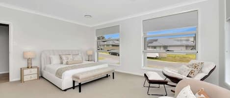 4 bedrooms, iron/ironing board, free WiFi, bed sheets