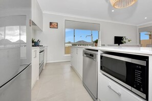 Coffee/tea maker, fridge, microwave, oven