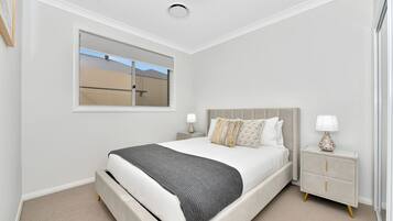 4 bedrooms, iron/ironing board, free WiFi