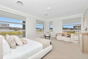 4 bedrooms, iron/ironing board, WiFi (free), bed sheets