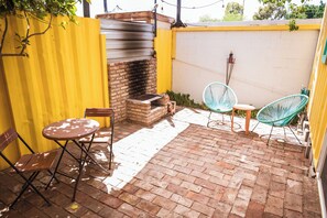 Outdoor dining - Yellow Submarine | Themed glamping with pool, sauna and unique style (San Felipe)
