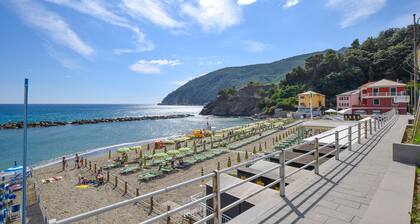 2 bedroom pet friendly apartment in Moneglia