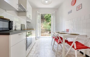 Fridge, oven, dishwasher