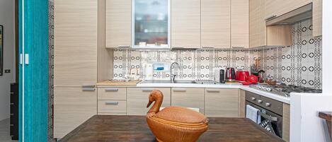 Fridge, stovetop, dishwasher, coffee/tea maker