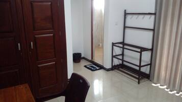 ์ฑ
์, ๋
ธํธ๋ถ ์์
๊ณต๊ฐ, ๋ฌด๋ฃ WiFi