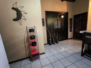 المنشأة من الداخل