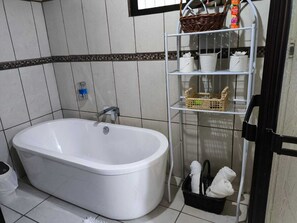 Hårføner, håndklær, såpe og sjampo