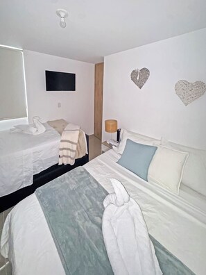 2 chambres, coffres-forts dans les chambres, bureau
