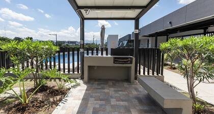 Endless Hot Water • A/C • Long-Term Stay • Pool, FREE Breakfast/BBQ • By Airport