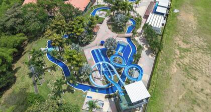 Endless Hot Water • A/C • Long-Term Stay • Pool, FREE Breakfast/BBQ • By Airport