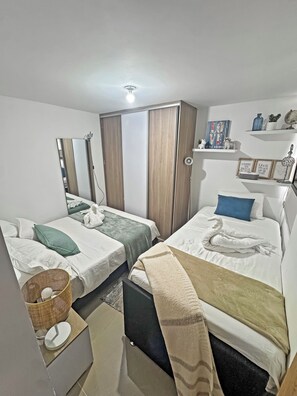2 bedrooms, in-room safe, desk, iron/ironing board