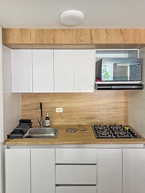 Fridge, microwave, stovetop, coffee/tea maker