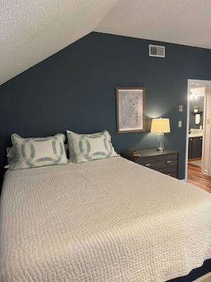 2 bedrooms, WiFi, bed sheets, wheelchair access - Treetop Mountain Escape - Fireplace, Views & Pool (Wintergreen Resort)