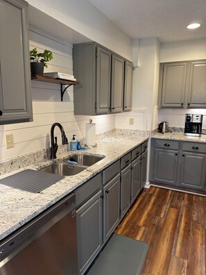 電子レンジ、オーブン、コンロ、食器洗い機