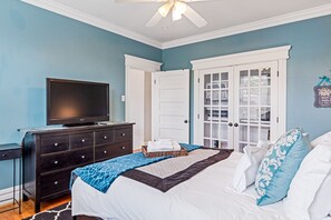 3 bedrooms, desk, iron/ironing board, free WiFi